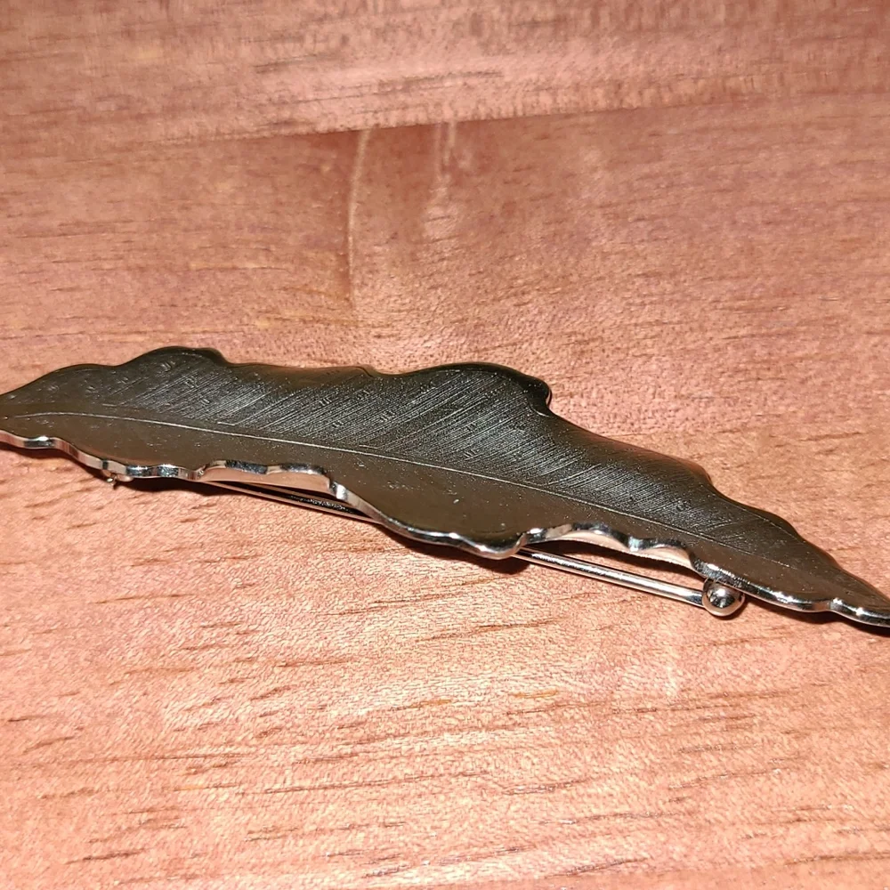 Vintage Brushed Silver-tone Brooch Long Leaf or Feather with stamped design MCM - Picture 7 of 8